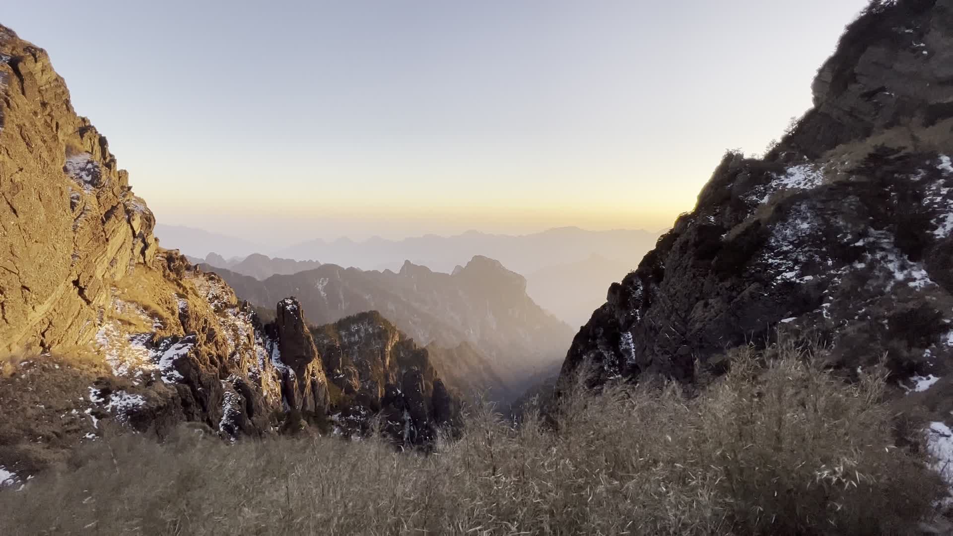 神农架山顶看夕阳视频的预览图