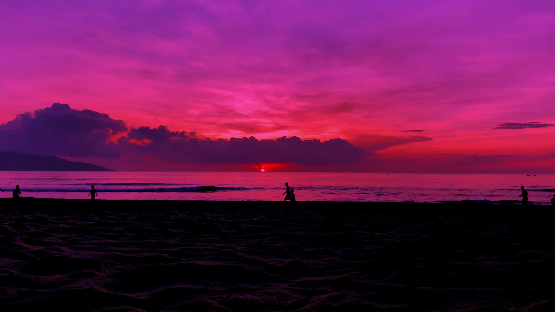 海边日出延时摄影人物剪影视频的预览图