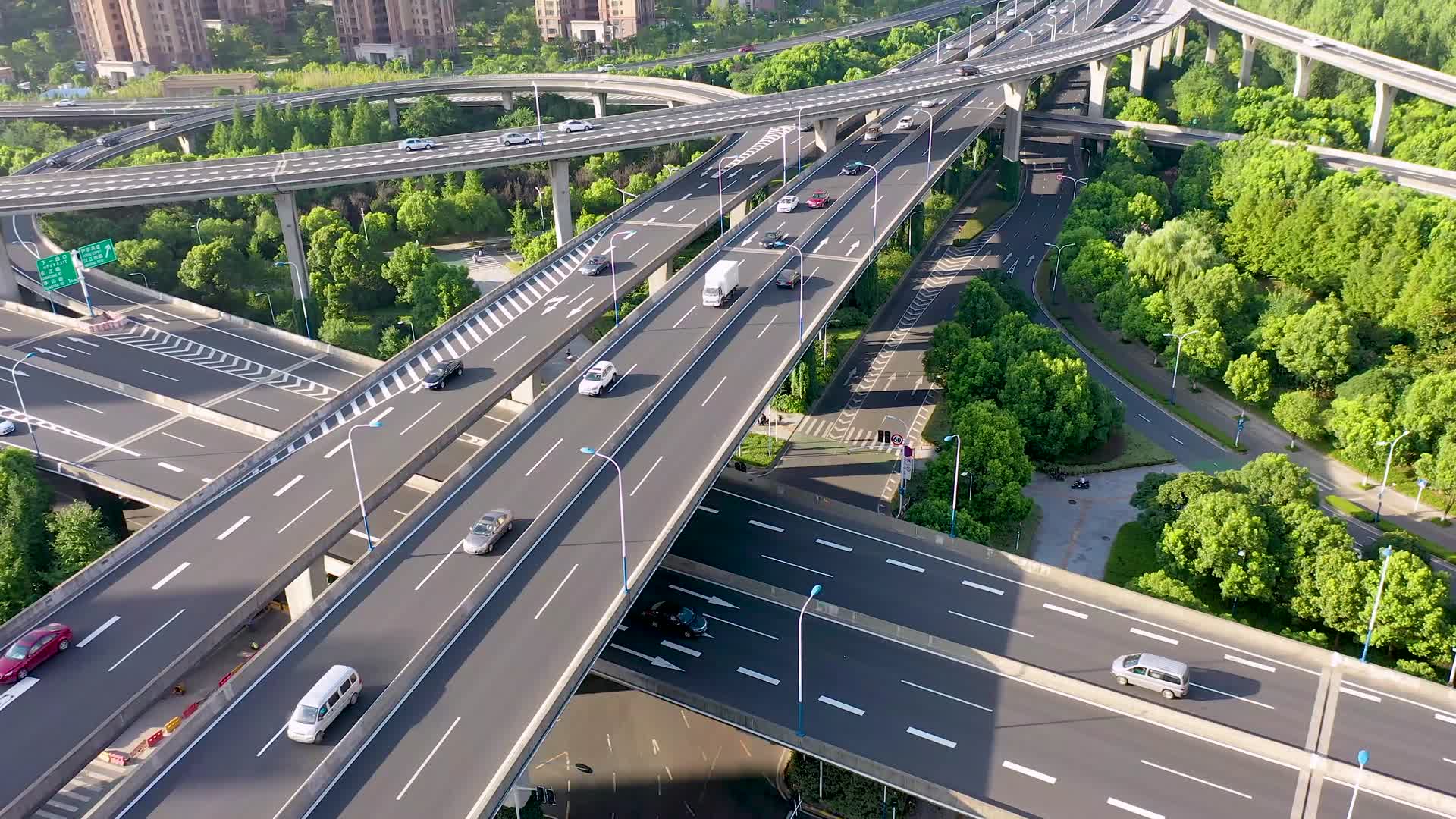 城市道路车流航拍视频的预览图