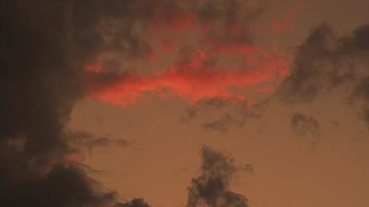 夕阳晚霞火烧云情绪空镜视频的预览图
