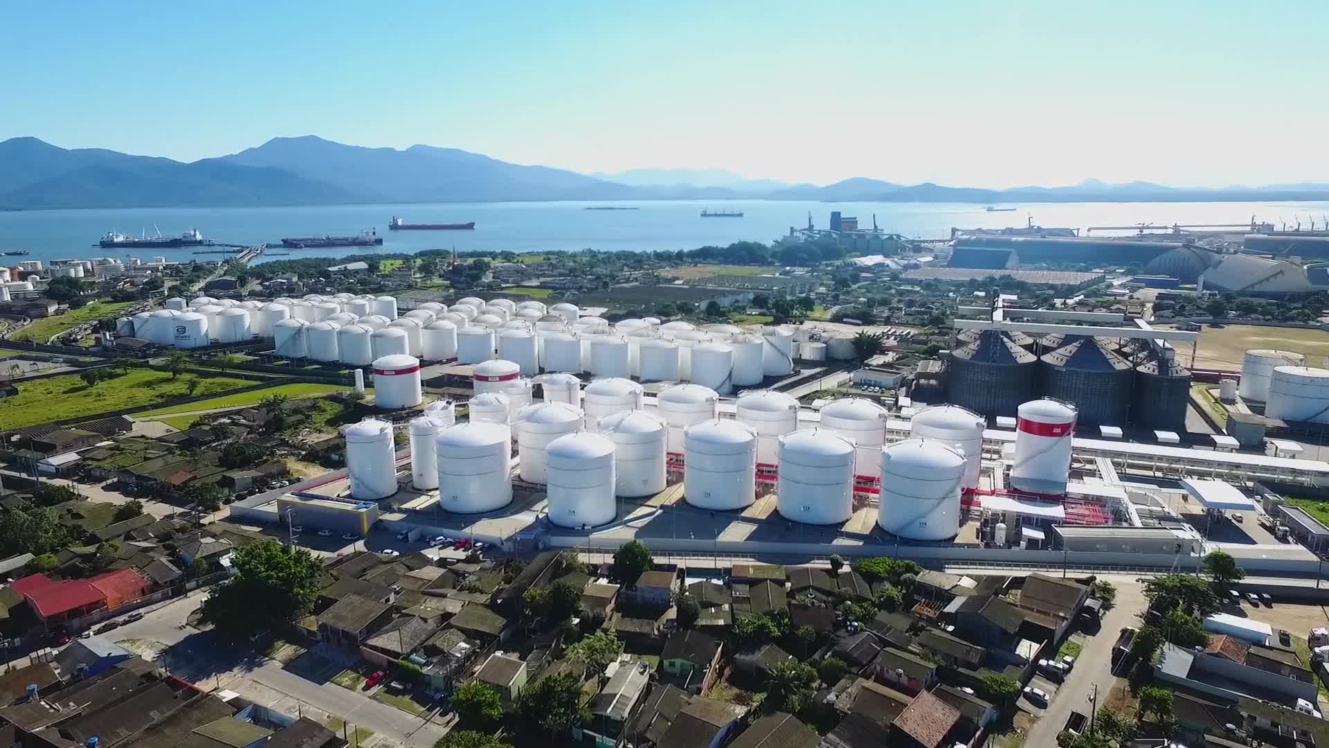 工业化工石油能源储备实拍视频视频的预览图