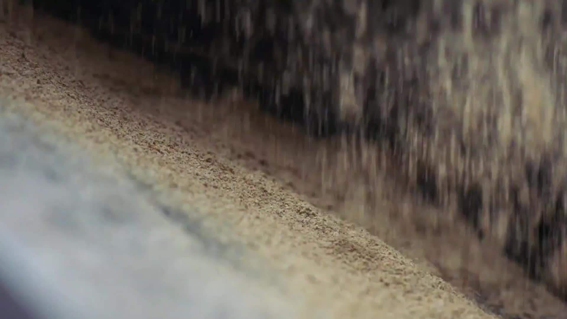 特写食材大米糙米食用油实拍视频视频的预览图