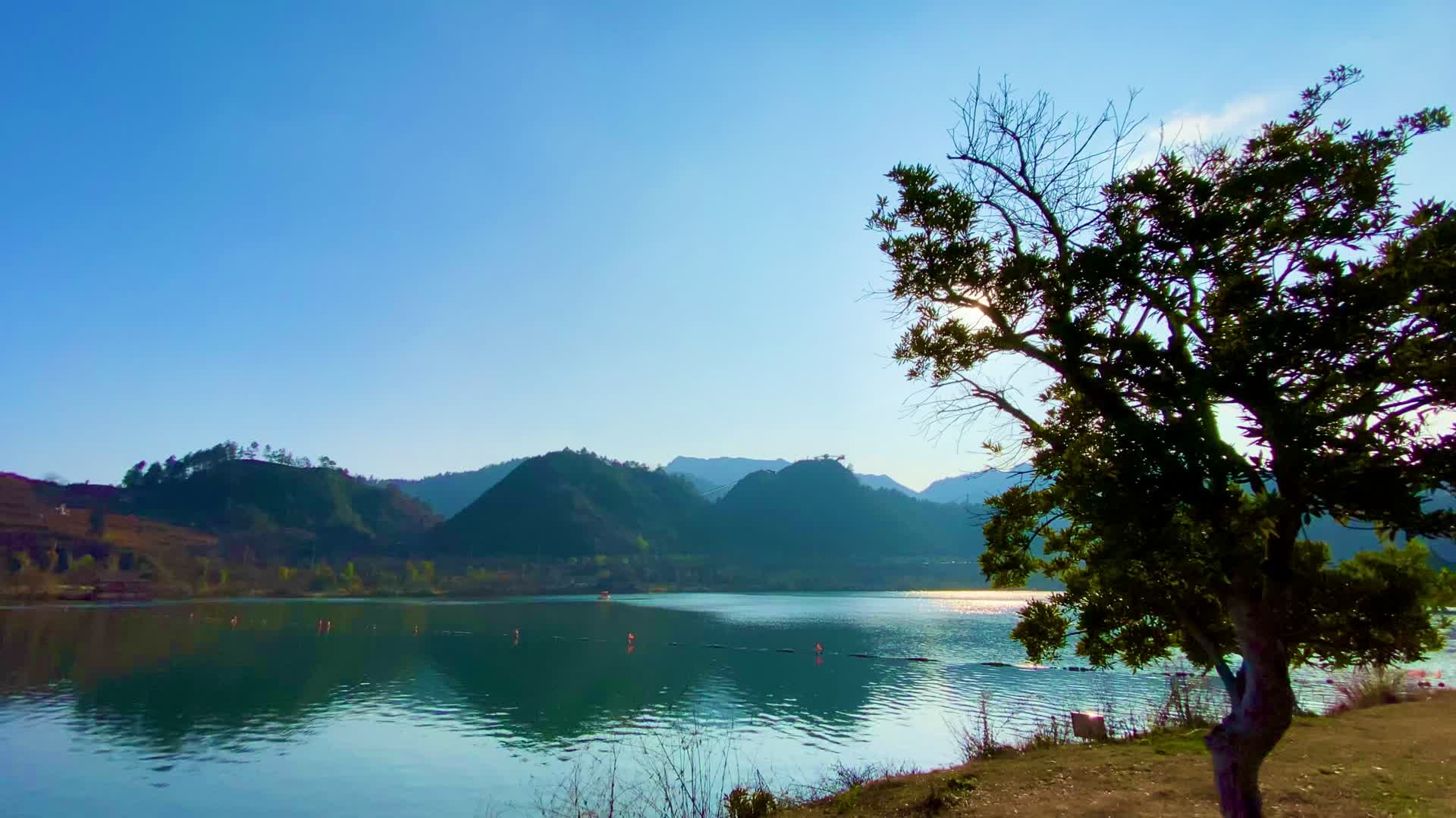 朝阳大湖水波纹自然风光视频的预览图