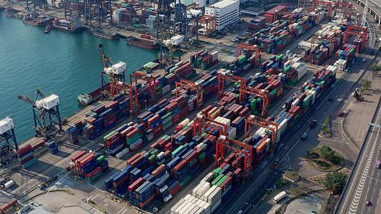 大型集装箱商业码头港口视频的预览图