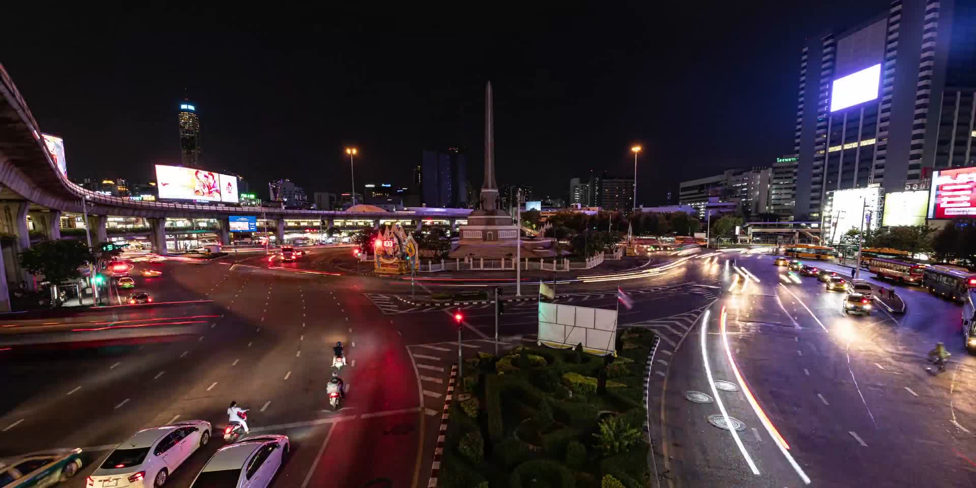 4k泰国首都曼谷城市交通夜景延时视频视频的预览图