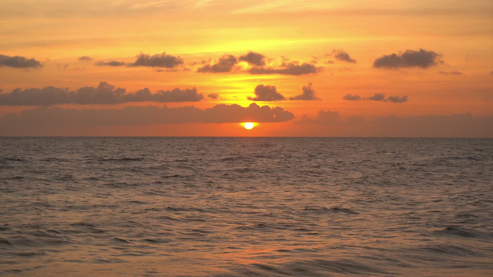 海上日出大海朝阳红太阳视频的预览图