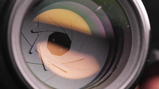 相机镜头影视器材光影变化视频的预览图