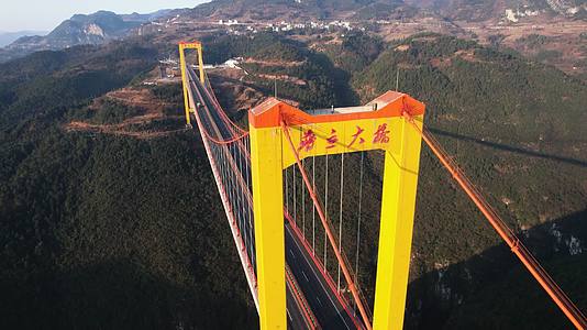4K航拍贵州普立大桥近景视频的预览图