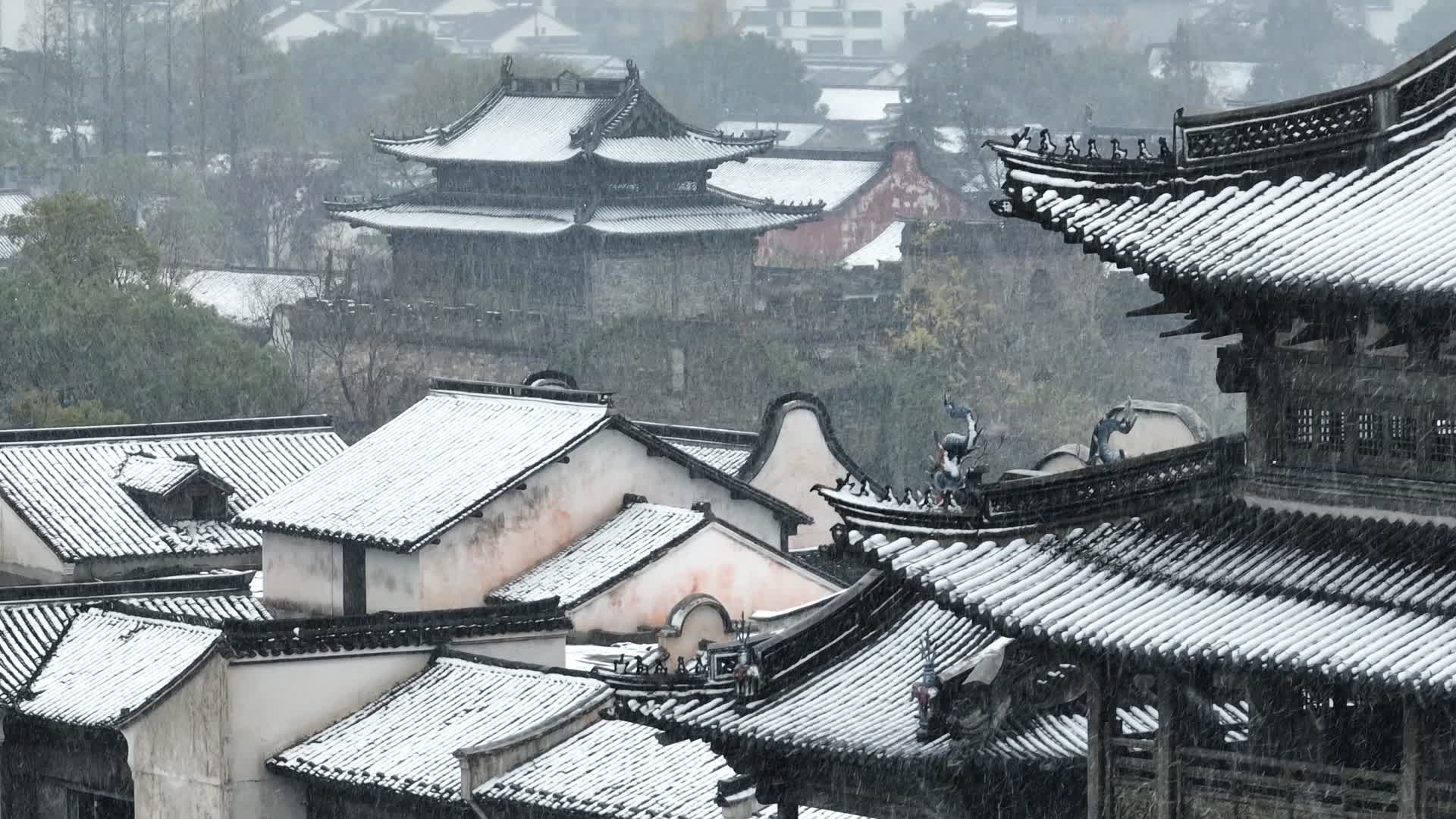 雪景古镇江南水乡盐官视频的预览图