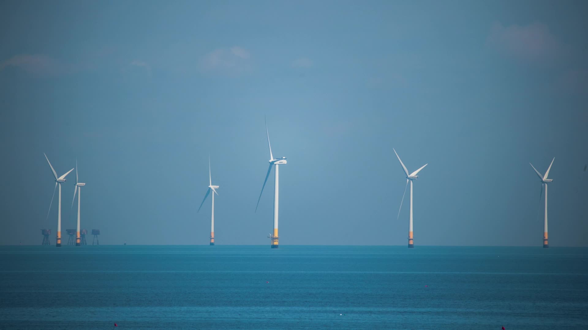 特写风力发电设施新能源视频的预览图