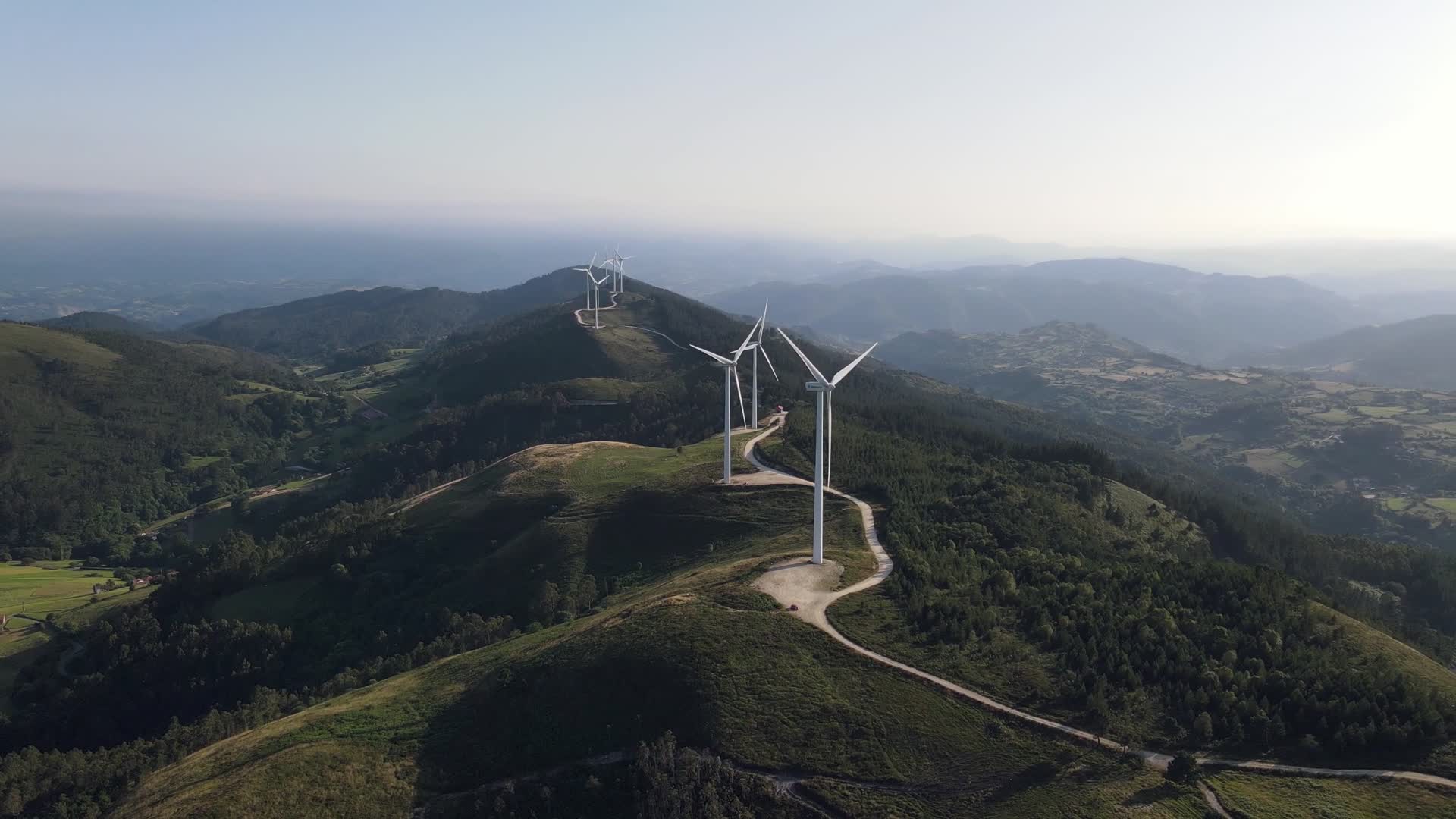 新能源风力发电设施视频的预览图