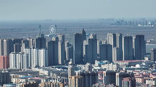 航拍长焦镜头下的哈尔滨城市视频的预览图
