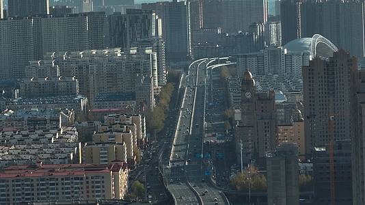 航拍冬季的哈尔滨城市建筑视频的预览图