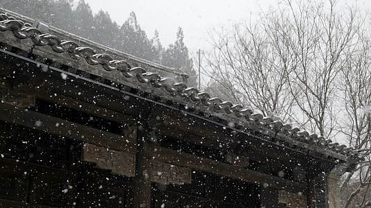 雪景古建中式传统视频的预览图