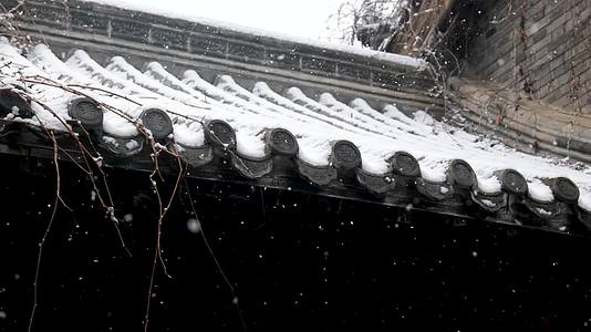 传统中国雪景古建筑视频的预览图