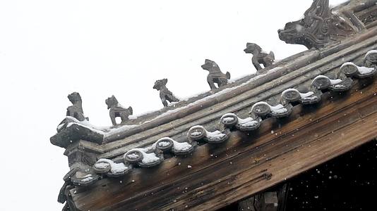 传统中国雪景古建筑视频的预览图