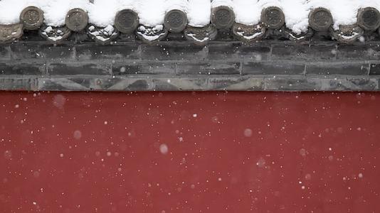 雪景中国古建屋檐走兽视频的预览图