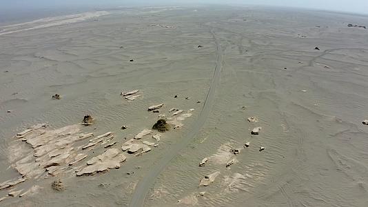 荒漠中残存的古城遗址视频的预览图
