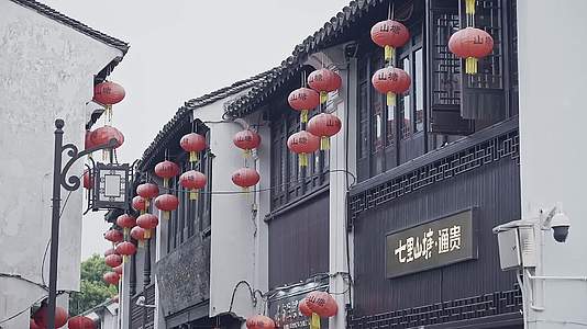 4k江苏古风古镇山塘街旅游视频的预览图