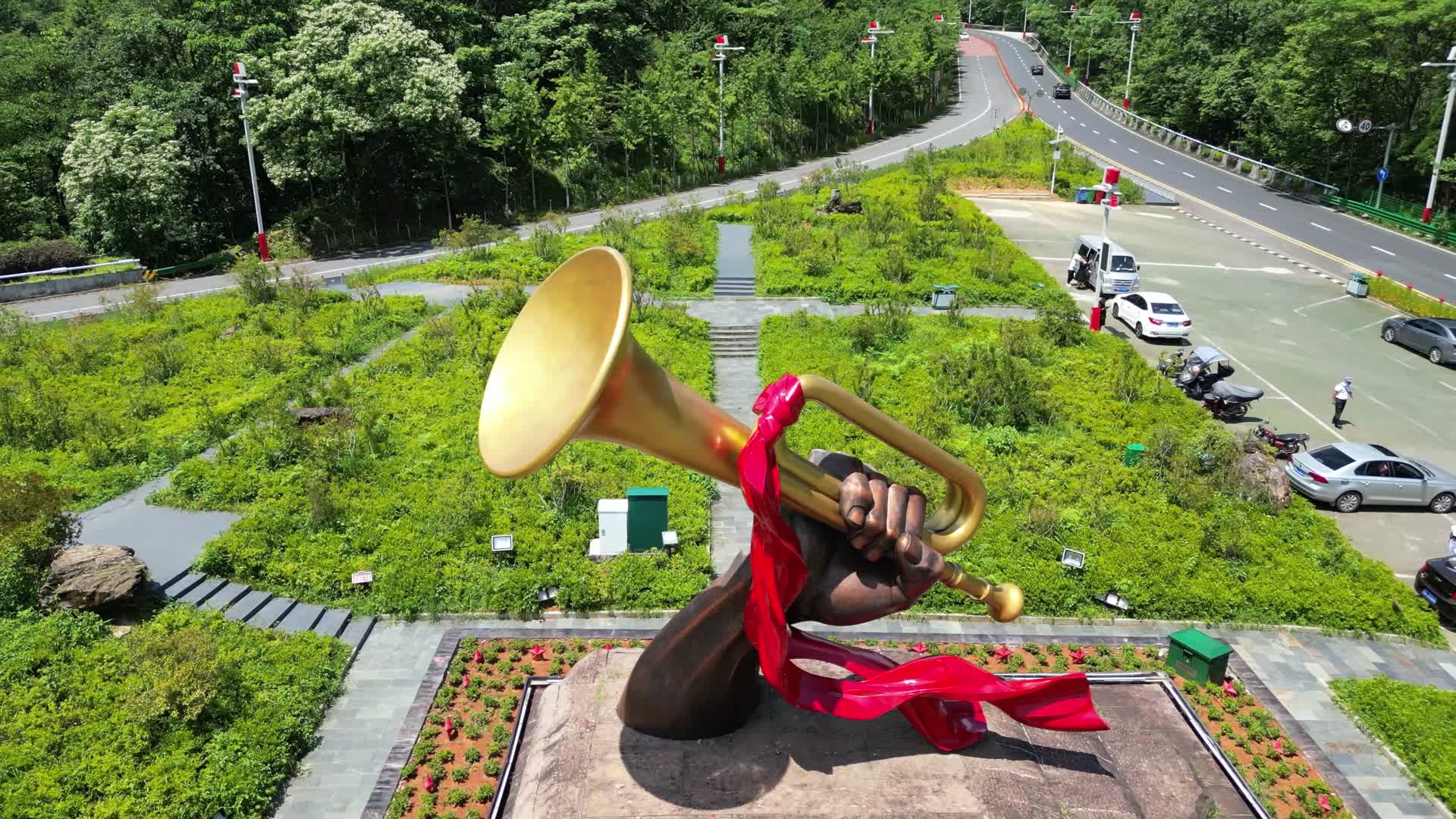 航拍江西吉安井冈山胜利的号角雕像视频的预览图