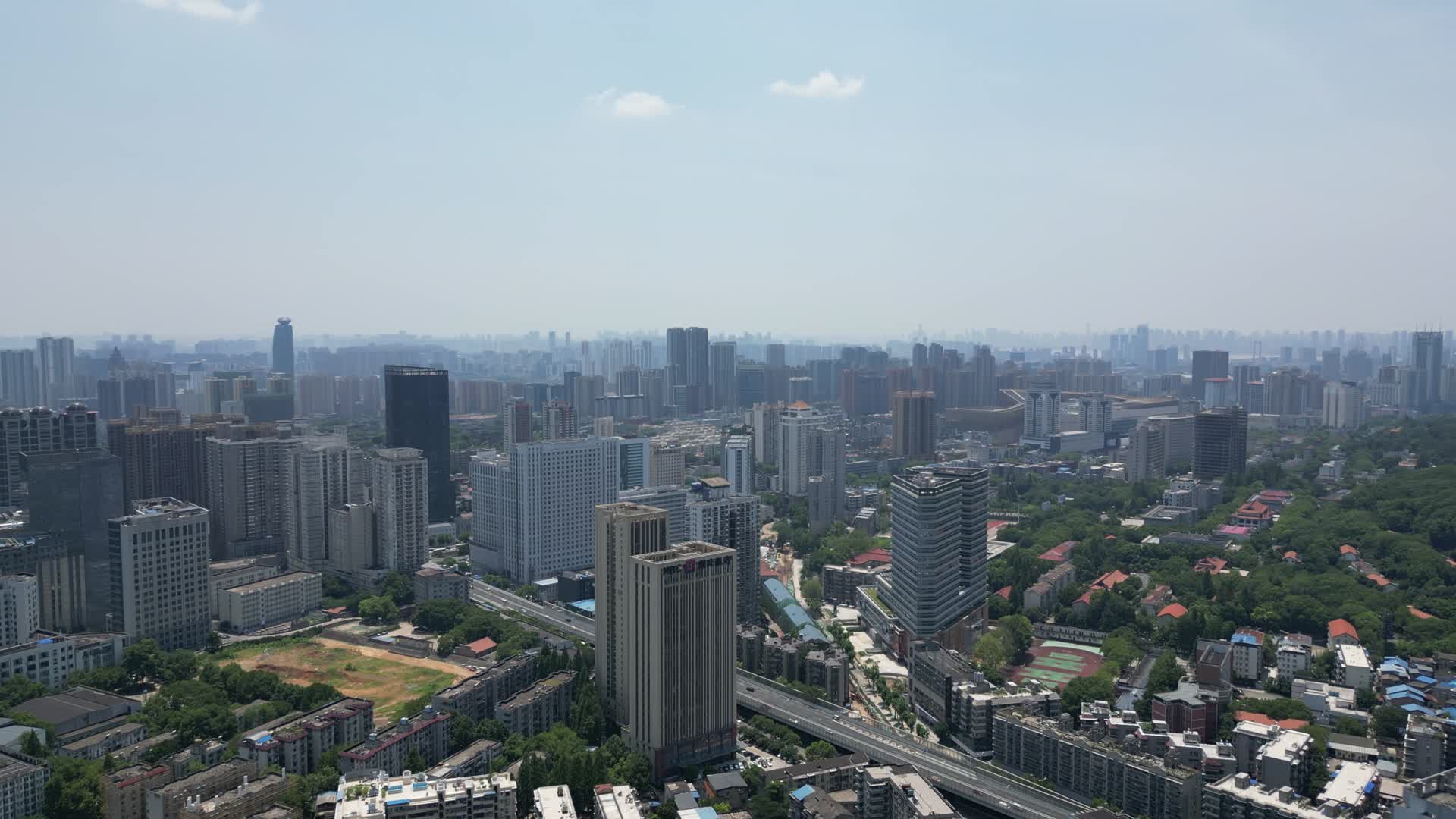 航拍湖北武汉武昌区城市建设视频的预览图