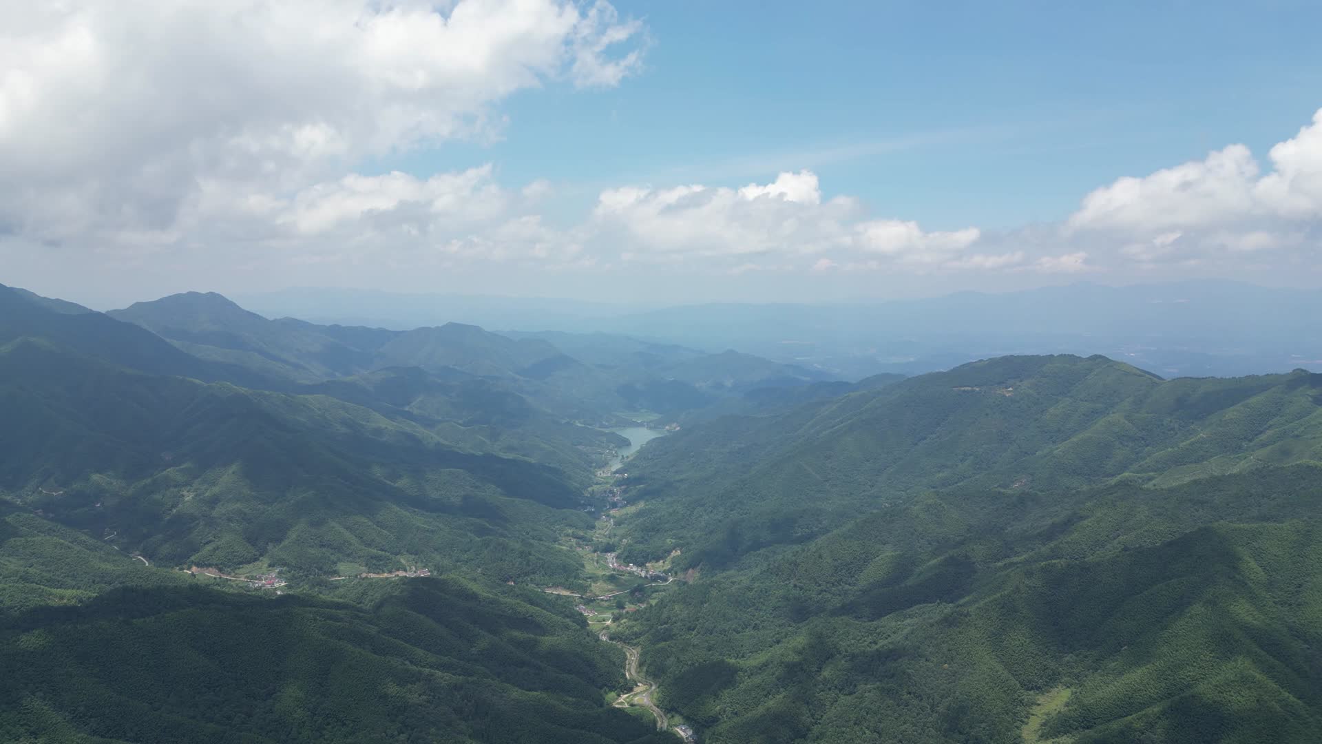 航拍江西吉安井冈山黄洋界景区视频的预览图
