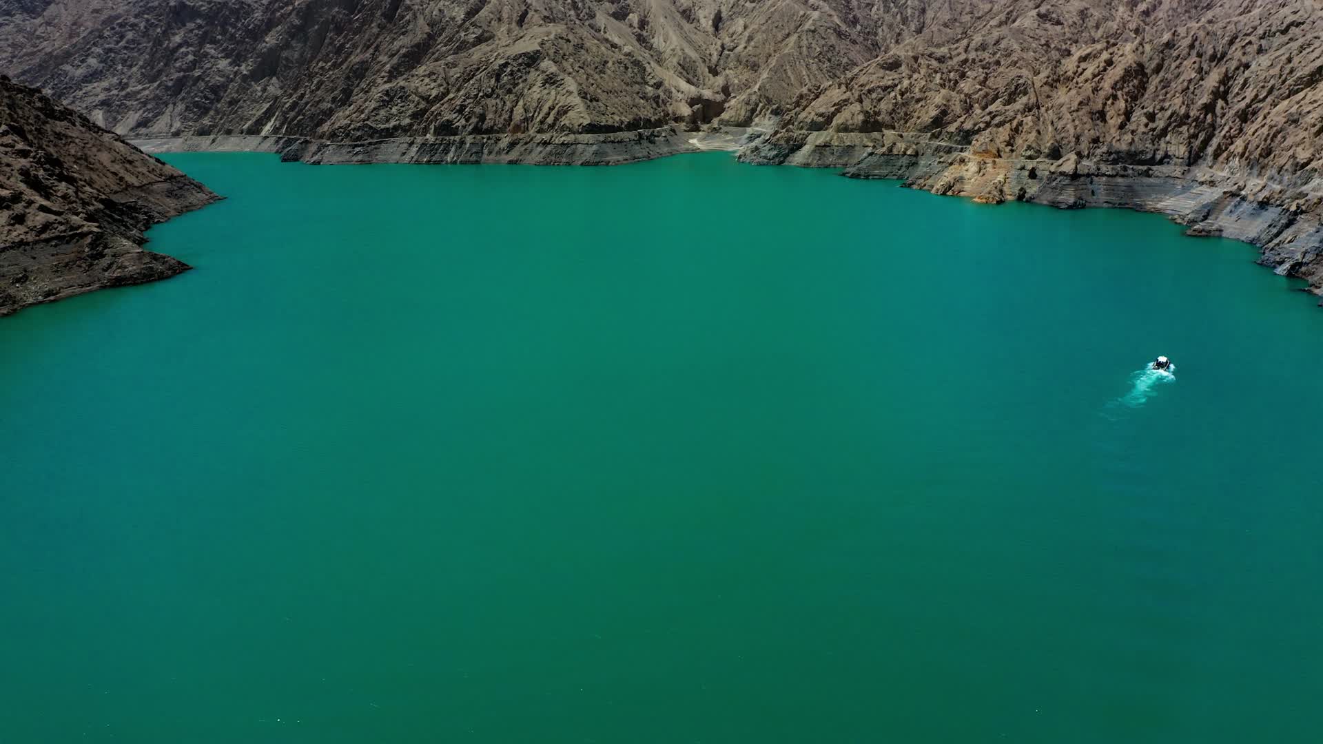 新疆的人工水库视频的预览图