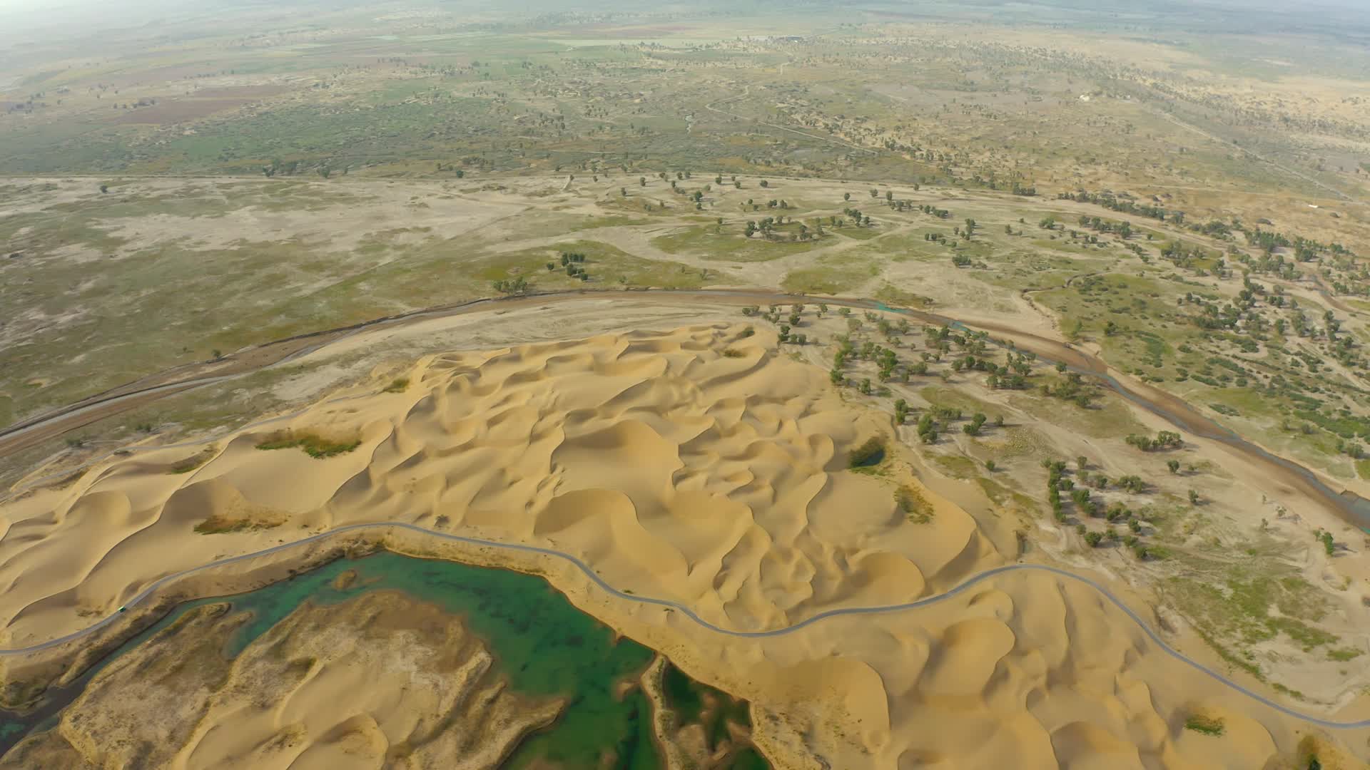 辽阔的沙漠视频的预览图