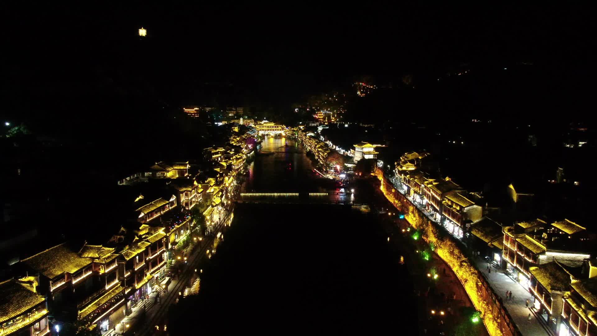航拍湖南湘西凤凰古城4A景区夜景视频的预览图