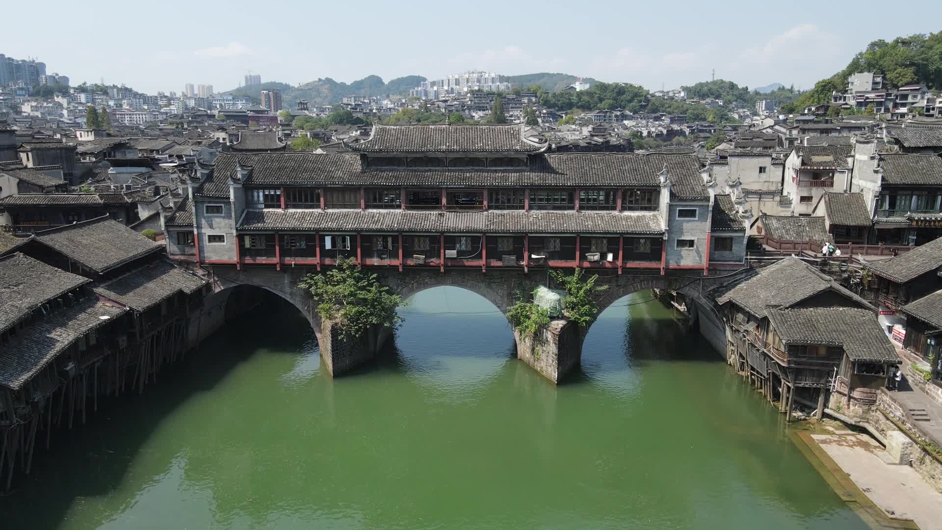 航拍湖南凤凰古城4A景区视频的预览图