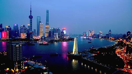 上海夜景外滩江景东方明珠夜景航拍视频视频的预览图