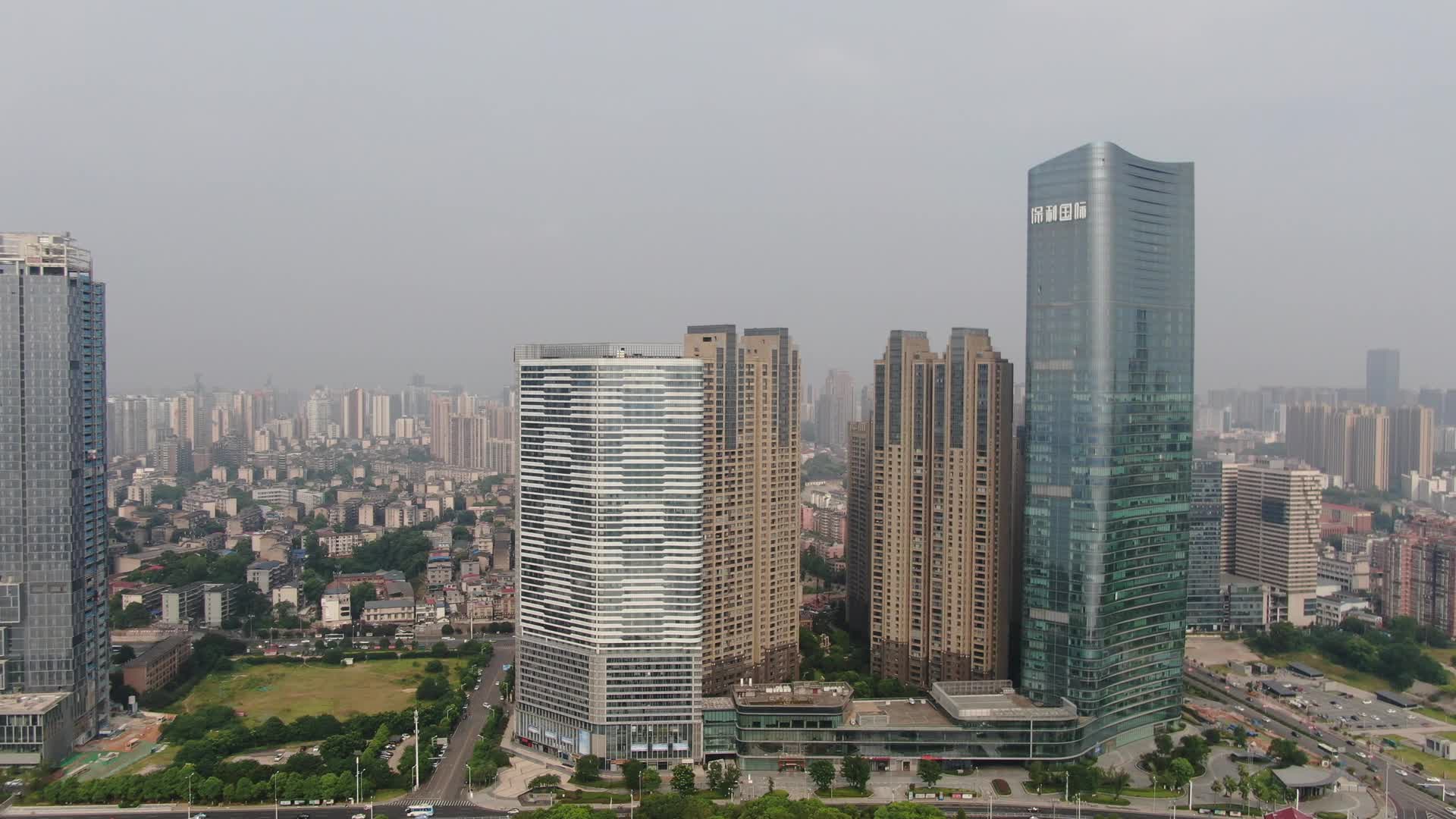 航拍湖南长沙湘江CBD商务建筑视频的预览图