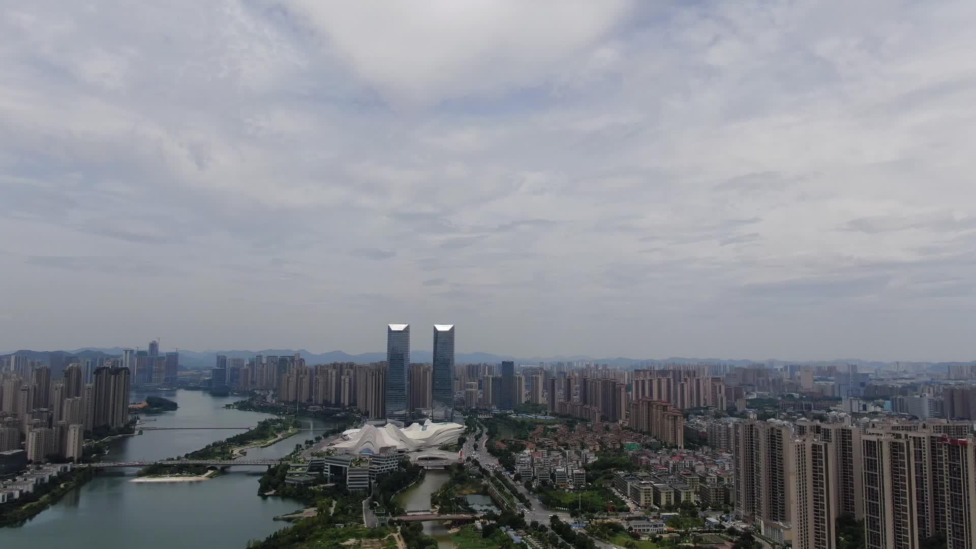 航拍湖南长沙梅溪湖片区高楼建筑视频的预览图