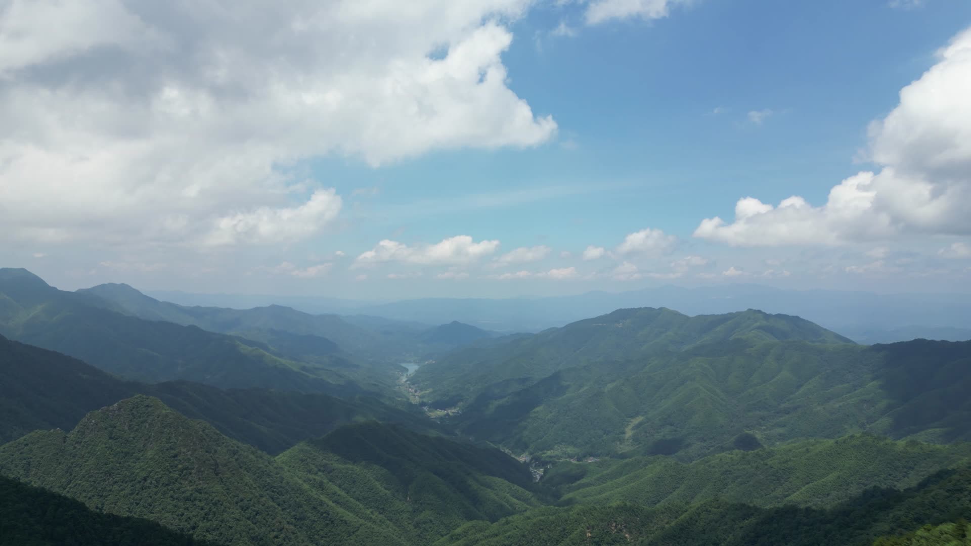 航拍江西吉安井冈山黄洋界景区视频的预览图
