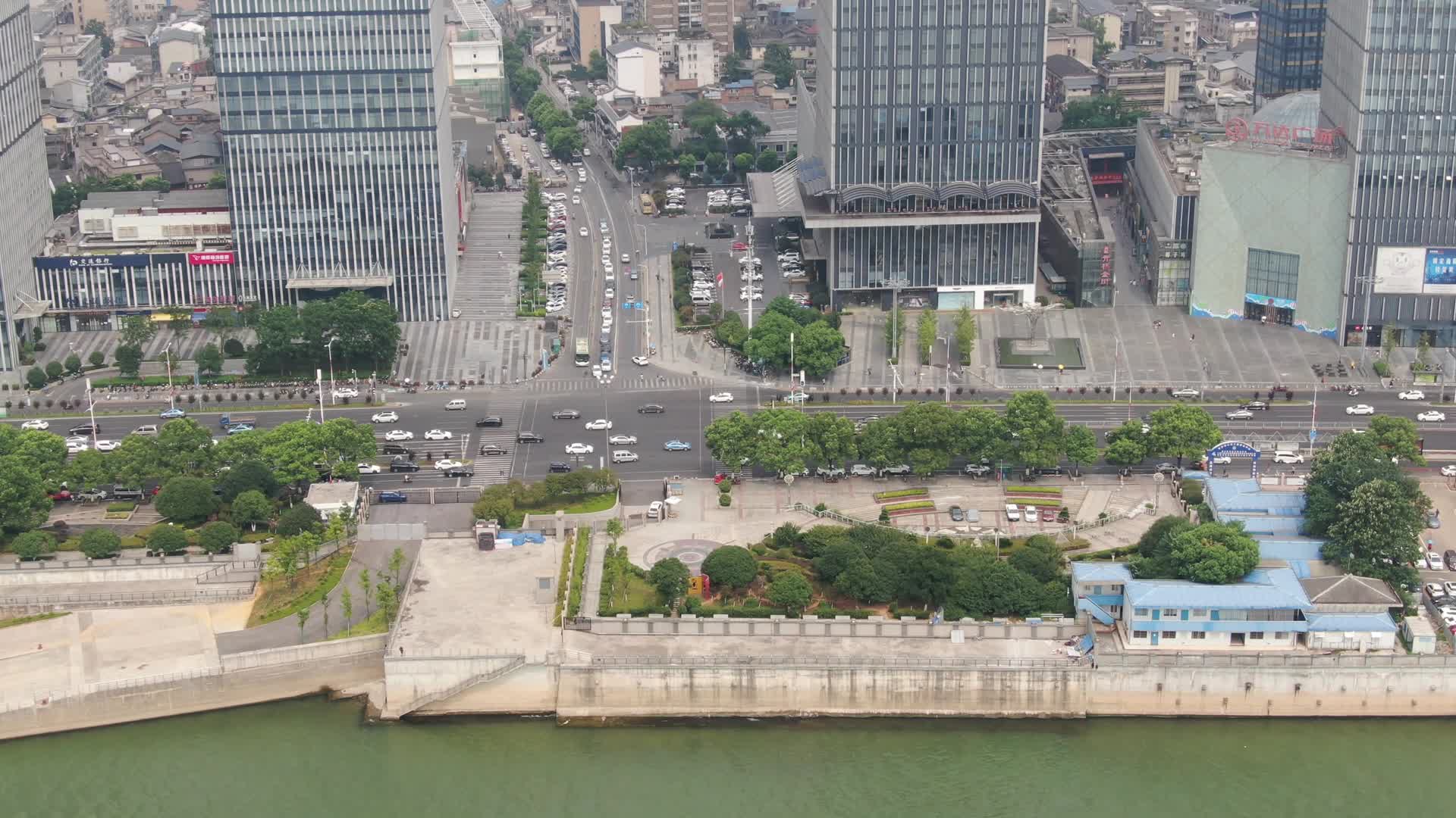 俯拍长沙湘江路交通视频的预览图