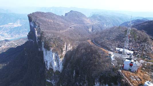 4K长江三峡壮丽山峰黄牛岩极顶航拍视频视频的预览图