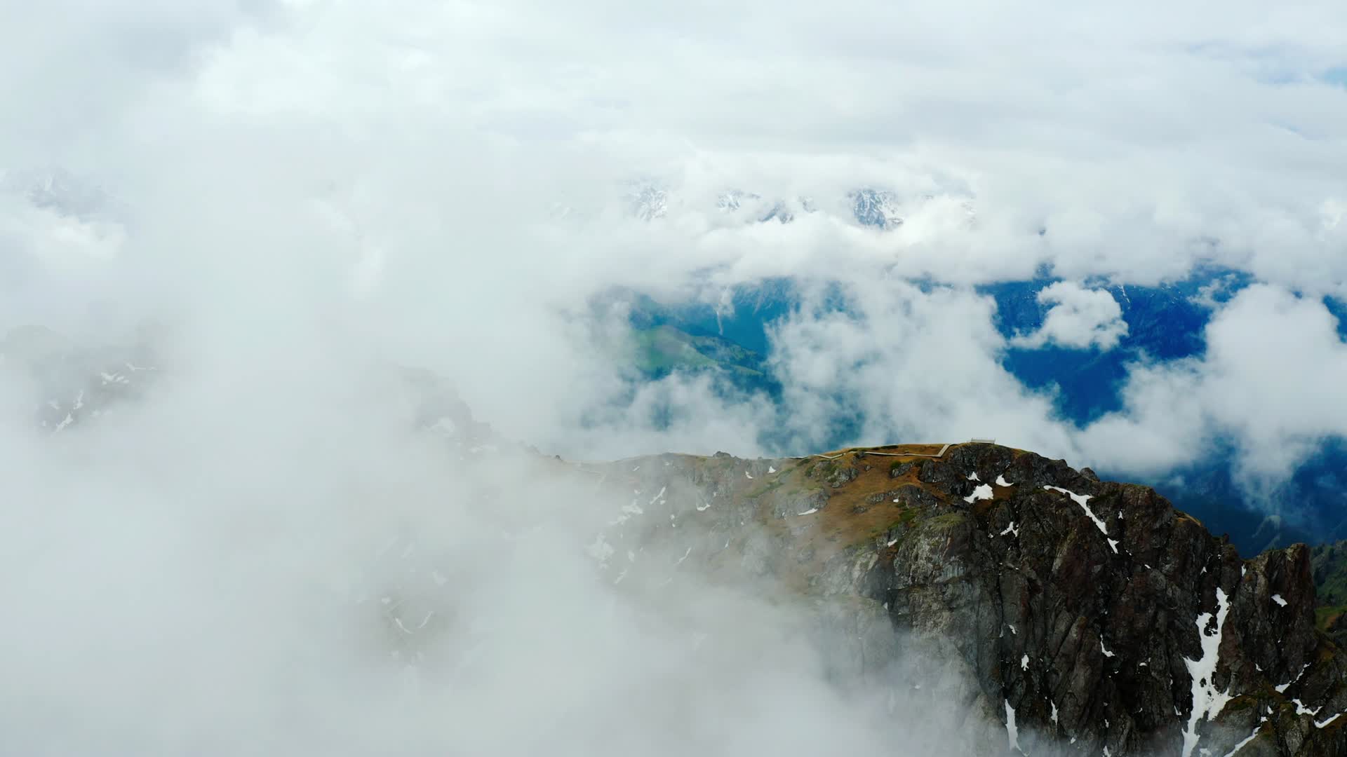 天山上的云海视频的预览图