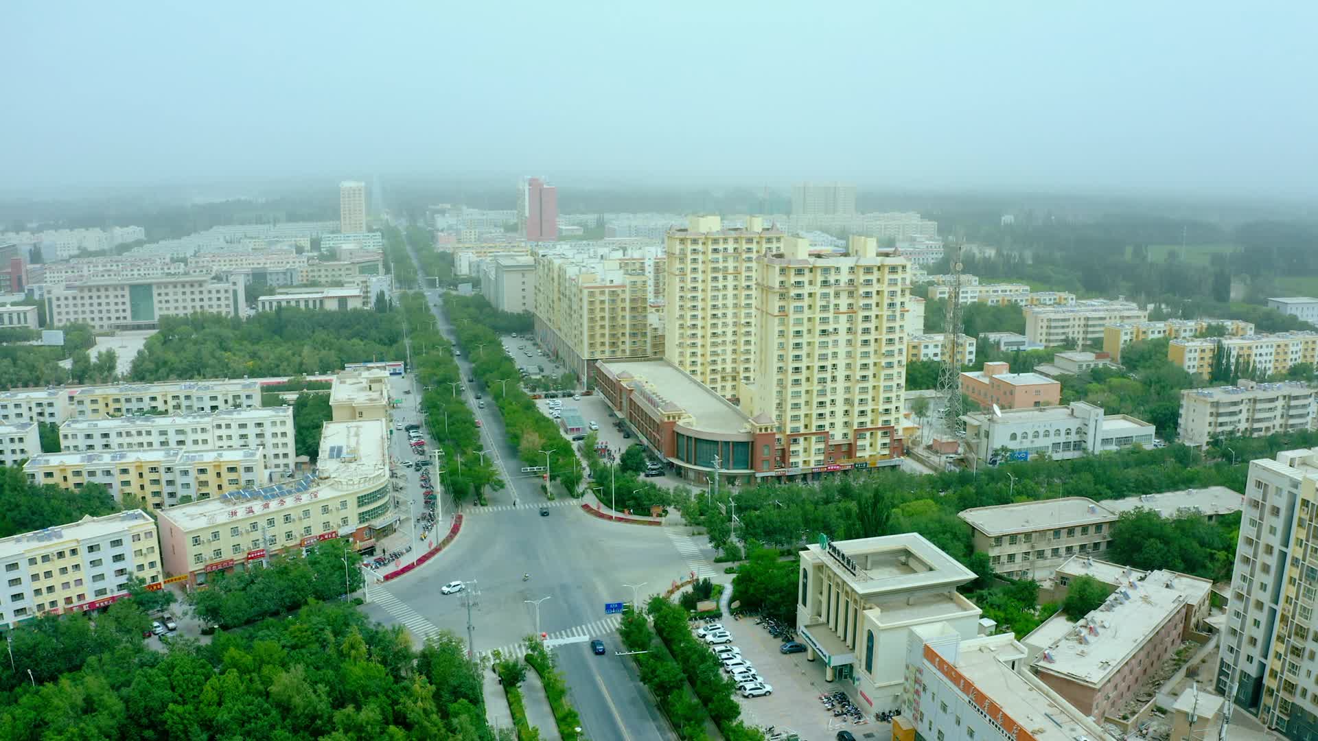 新疆若羌县城航拍视频的预览图