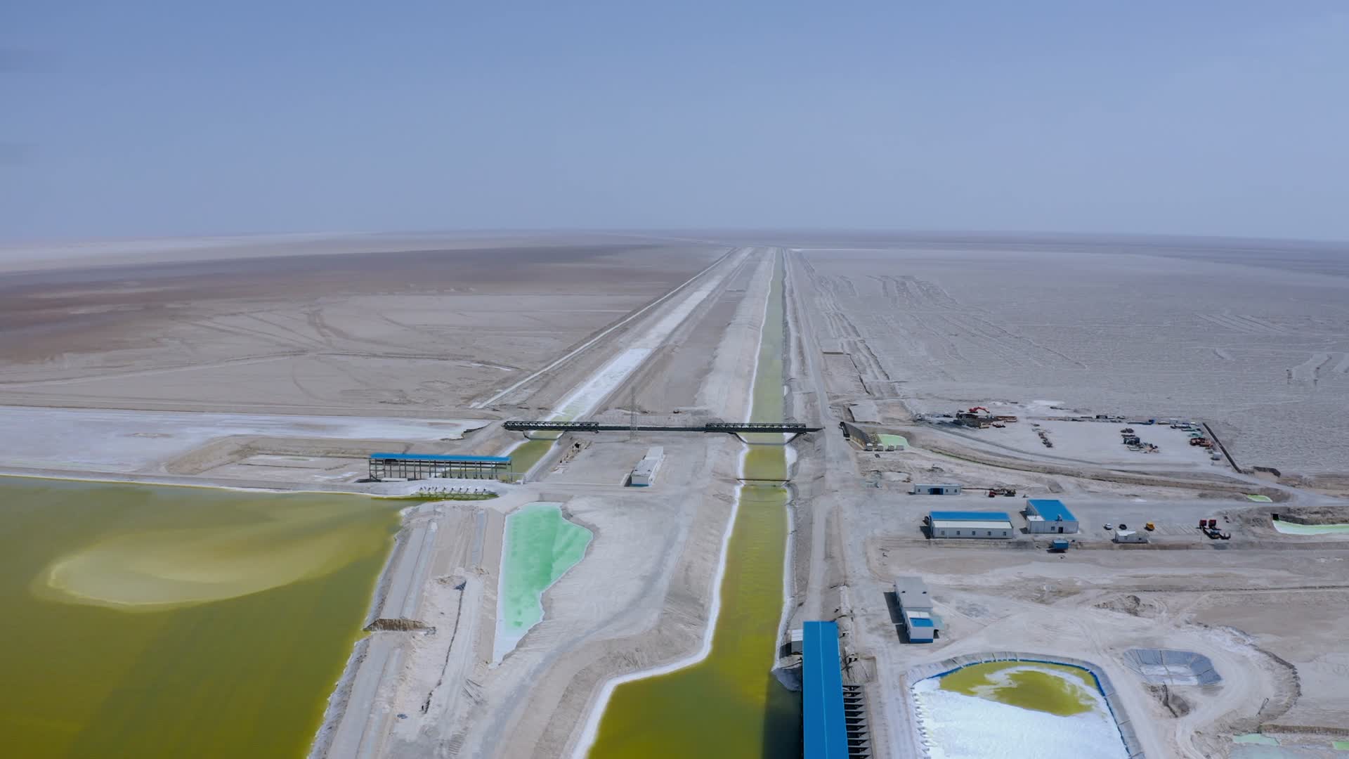 新疆若羌罗布泊钾盐厂视频的预览图