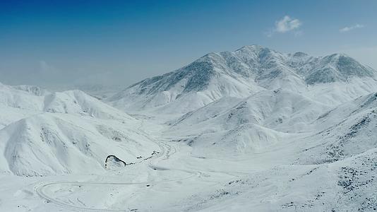 高原雪山美景视频的预览图
