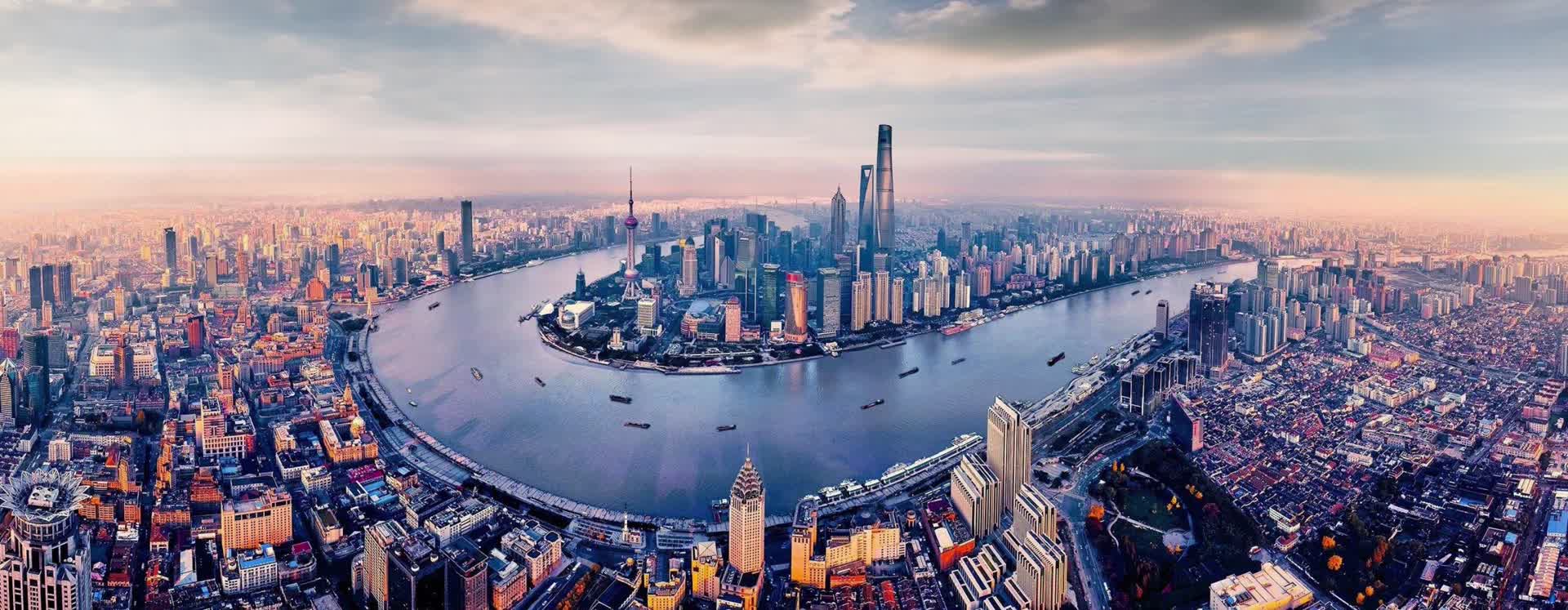 震撼云海翻滚上海全景城市宣传片视频的预览图