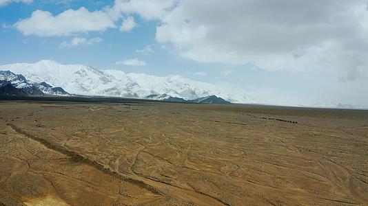新疆若羌阿尔金山自然保护区航拍视频的预览图