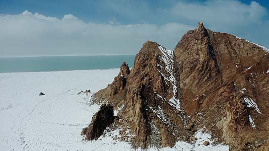 新疆若羌阿尔金山自然保护区阿亚克库木湖航拍视频的预览图