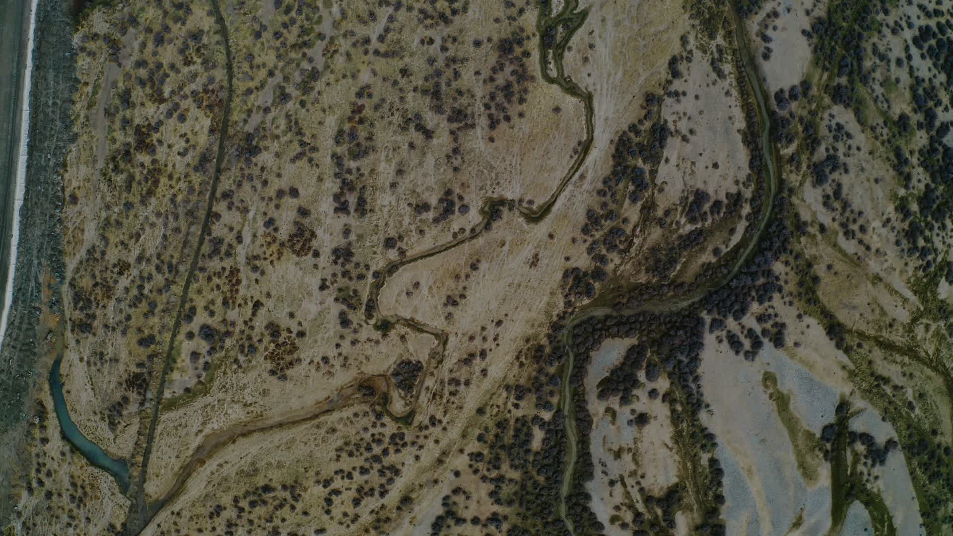 西部荒野无人区视频的预览图