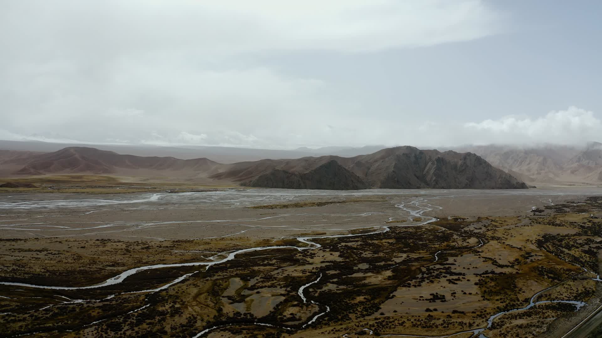 西部荒野无人区视频的预览图