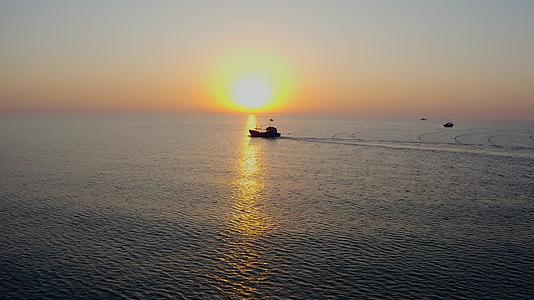 海上的朝阳视频的预览图
