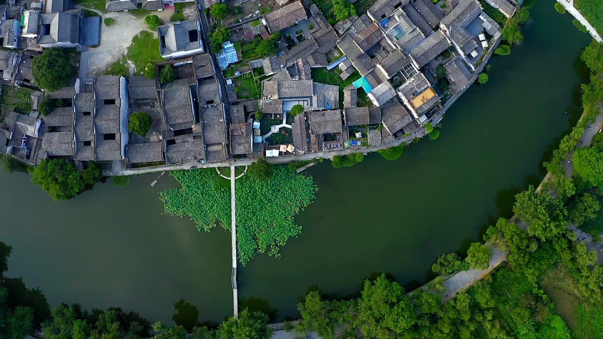 安徽黟县宏村4K航拍视频的预览图