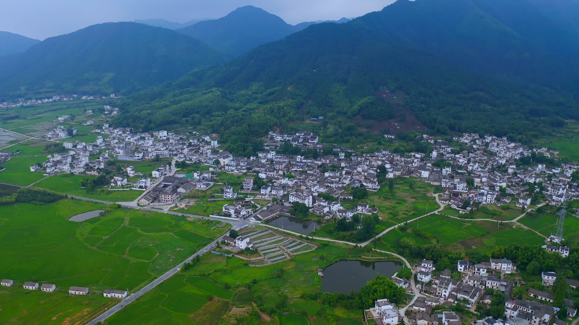 徽州古村的自然风光视频的预览图