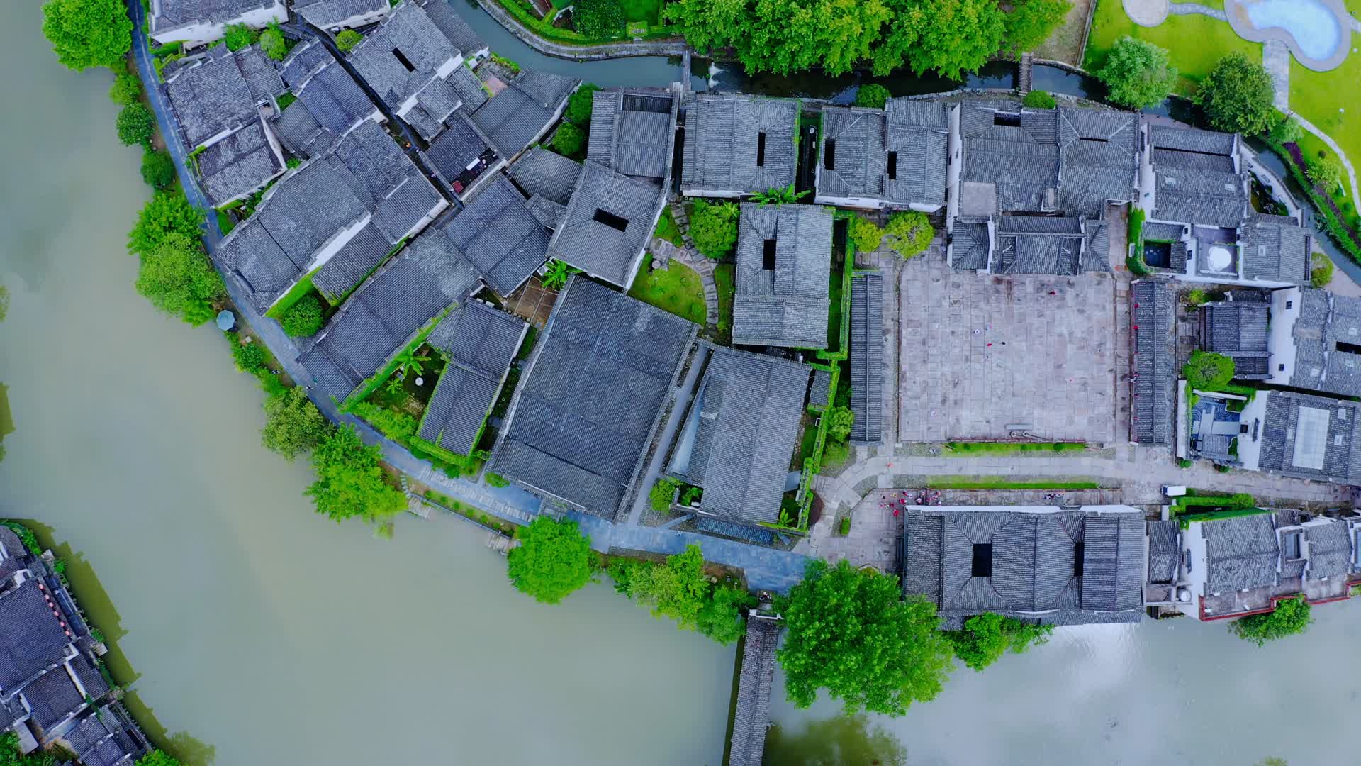 安徽黟县秀里影视村4K航拍视频的预览图