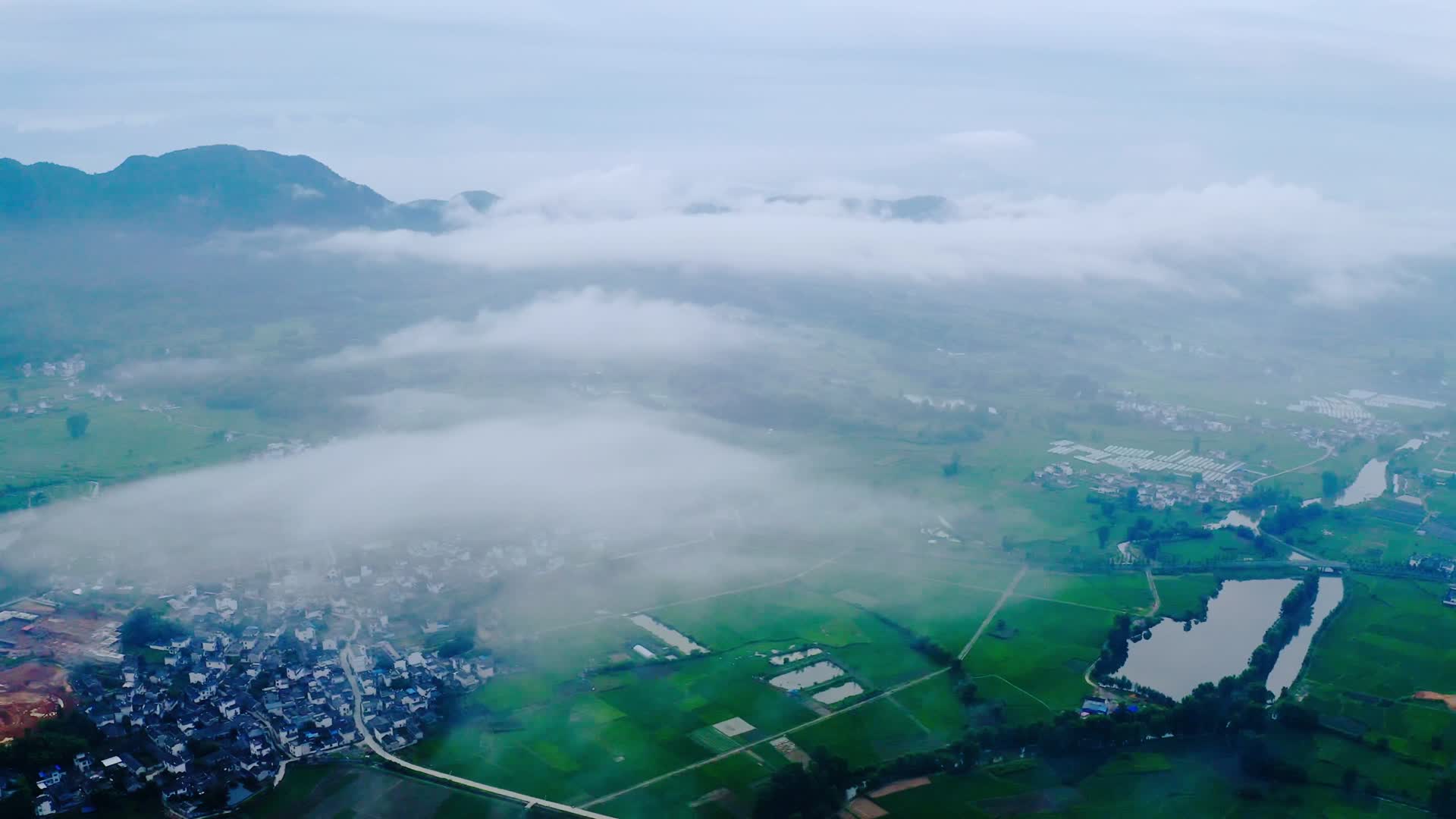 安徽黟县乡村风光4K航拍视频的预览图